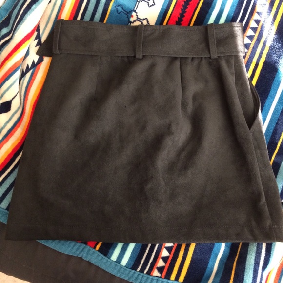 NWOT Faux Suede skirt - Picture 3 of 4